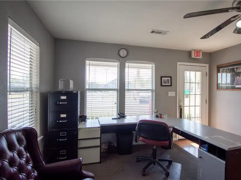 Commercial Building with Office Space Near Hwy 12, Close to Beaver Lake and Prairie Creek Marina