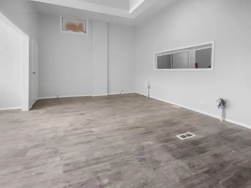 Versatile Retail Storefront for Lease in East Chicago, in - 900 Sq Ft