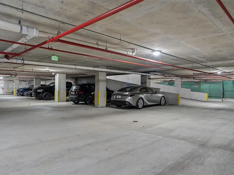 85sf Professional Office Space on 12th Floor Near I-95 and Brickell Area