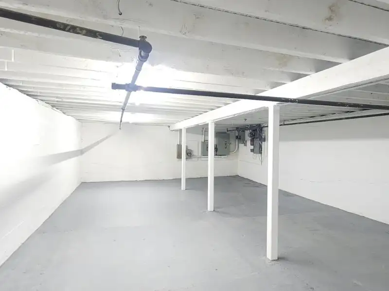 Retail Space for Lease - 1,400 Sq. Ft. with Basement in Prime Location