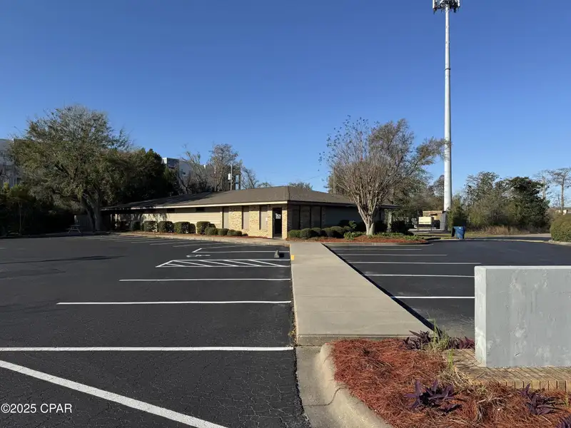 Commercial Office Building for Lease in Central Panama City, Ideal for Charter School or Medical Use