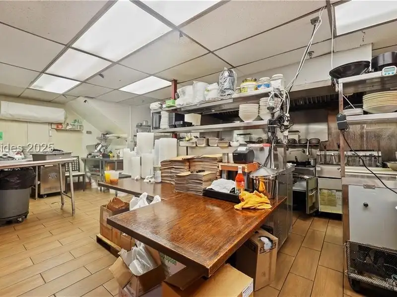 Mid-island Restaurant for Sale Near Palmetto Dunes with Outdoor Dining Area