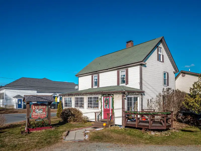 Du Bee Inn: Versatile Bed-and-breakfast with Mountain Views in the Great North Woods