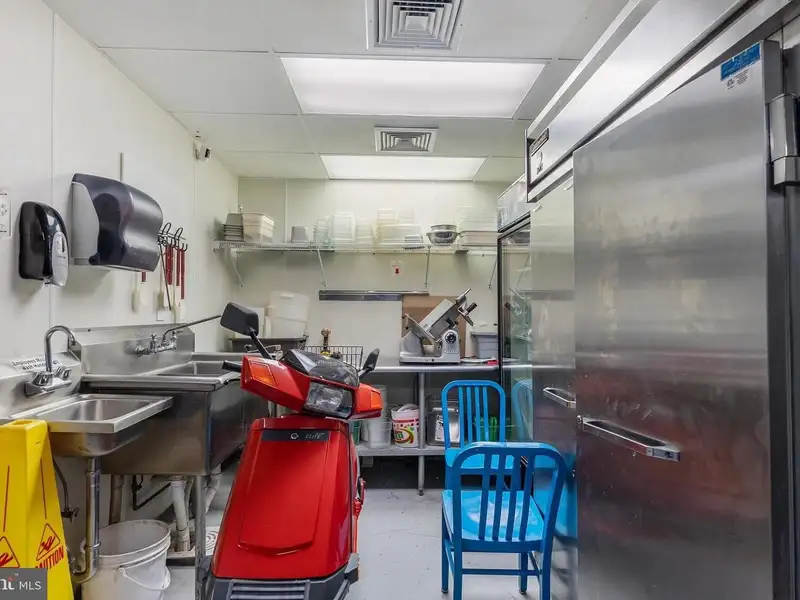 Turnkey Restaurant with Outdoor Dining and Apartment in Wildwood Crest Business District