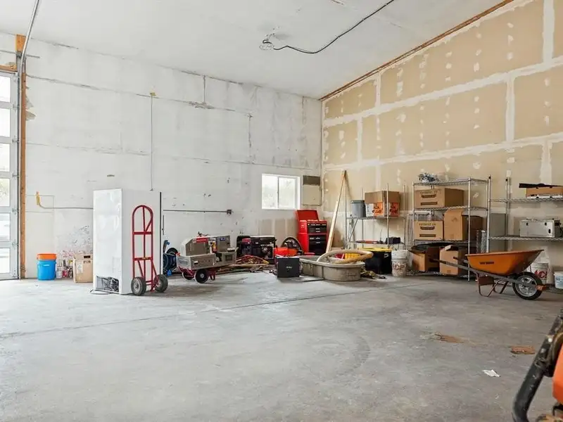Industrial Office/warehouse Space in Bodo Park with On-site Parking and City Utilities