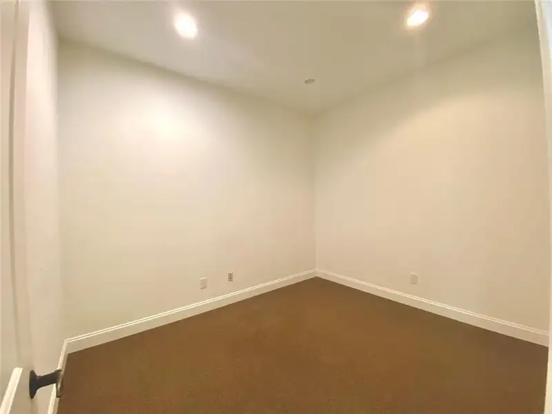 Street Level Office Space in Highland Grove Business Complex, Ideal for Professional Services