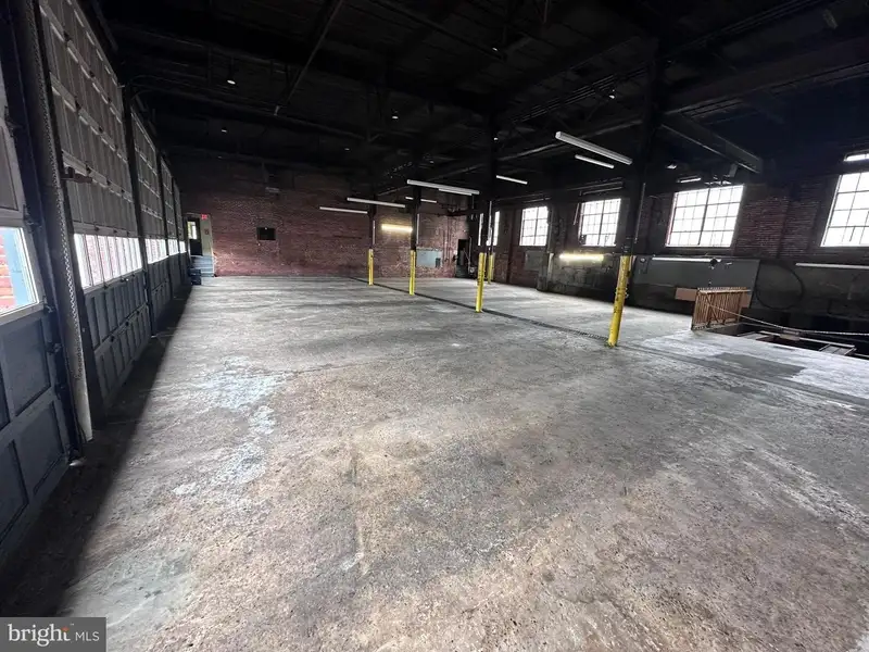 Industrial Building with 6 Bay Truck Repair Facility on 1.47 Acres Near Downtown