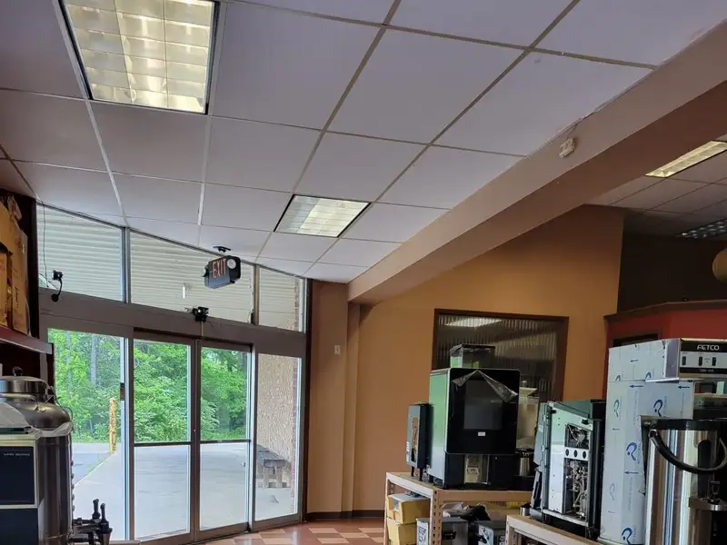15,000 Sq Ft Office and Warehouse for Lease in North Little Rock, 3 Acres with Highway Frontage