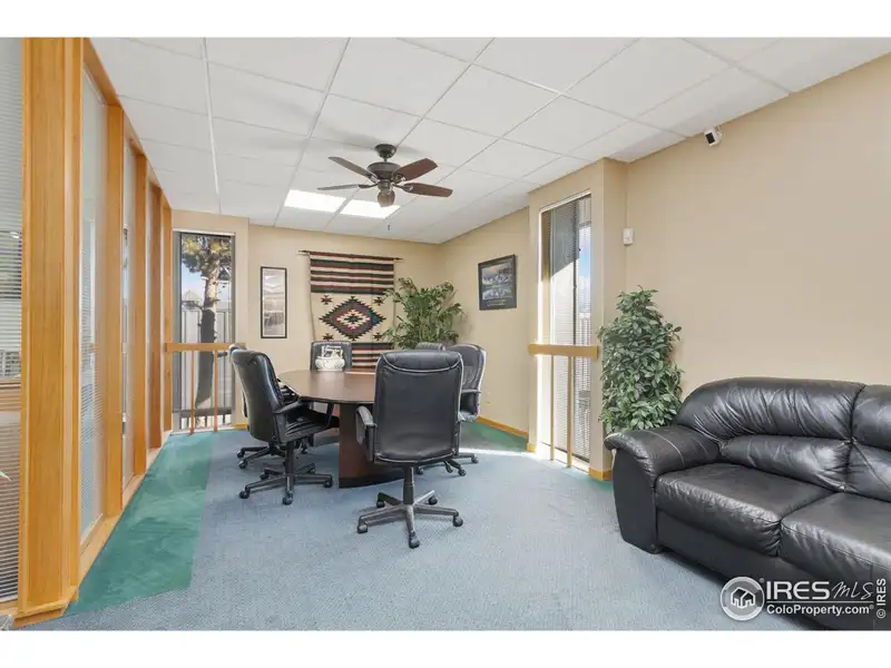 Free Standing Building for Sale with Parking and High Exposure on Eisenhower Blvd