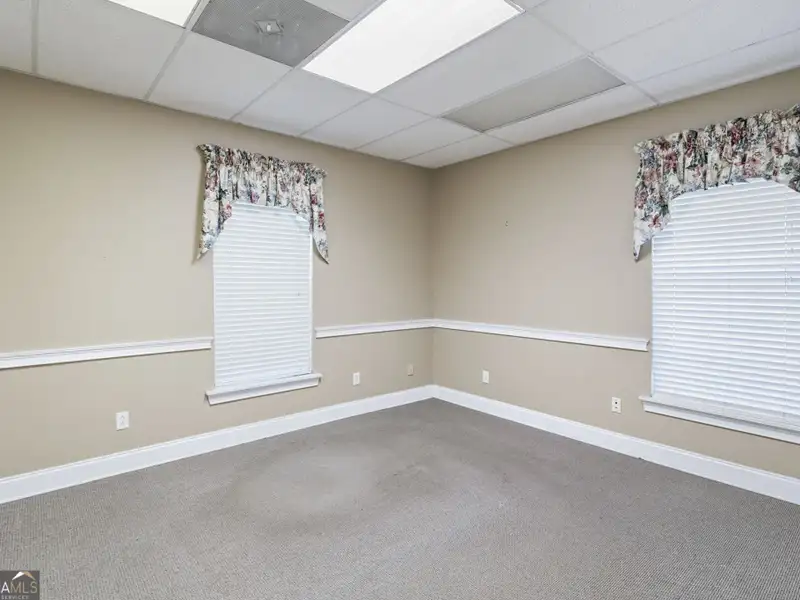 Versatile 7,900+ Sq Ft Medical Office Building in Prime Location Near Hospital