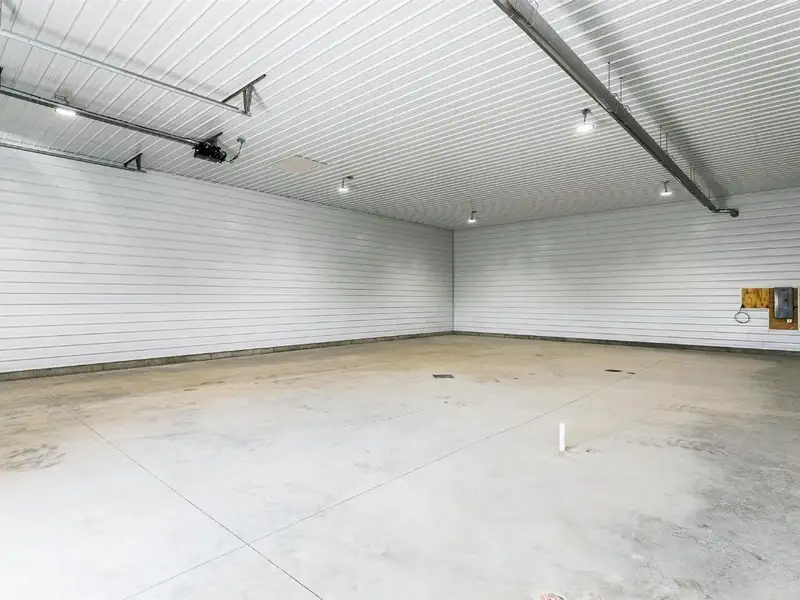 Newly Constructed Commercial Shop/warehouse in Convenient Location with Gross Lease Terms