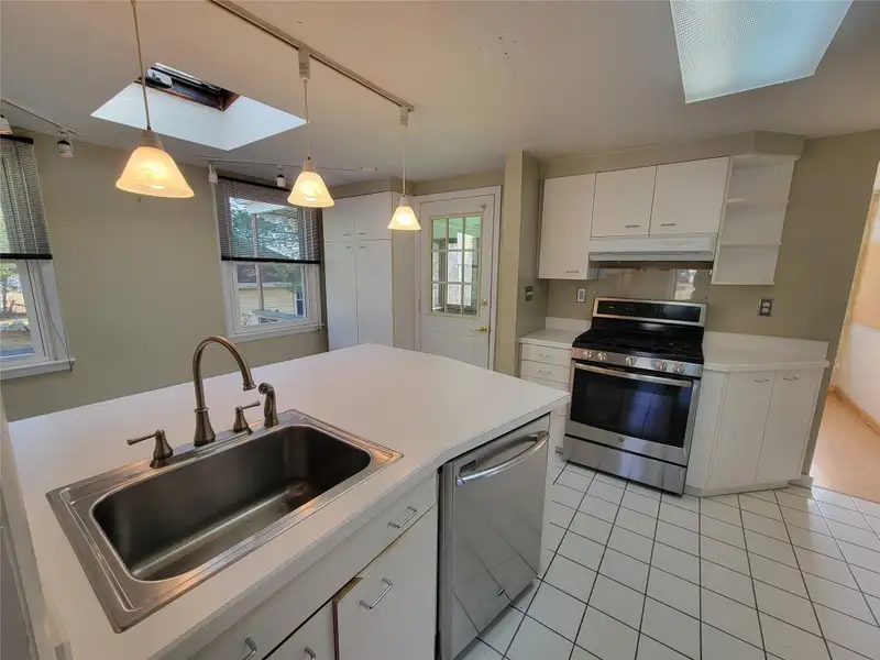 Mixed-use Property in Prime Location with Residential and Commercial Potential