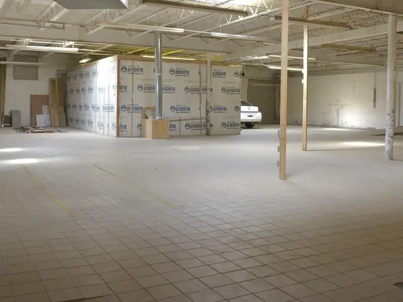Flexible Commercial Space with Drive-in Door and Ada Accessibility in B-3 Zoning