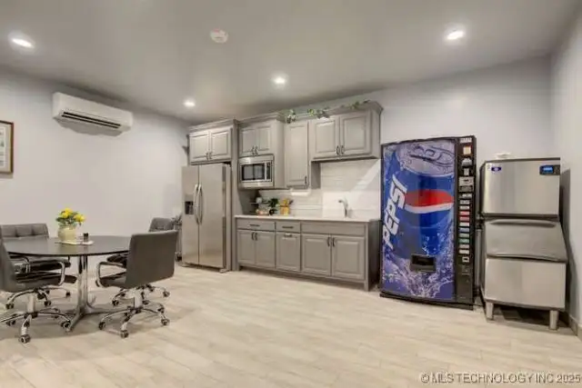 Modern Office/warehouse for Lease in Commercial General Zone - 22,080 Sf Total Space