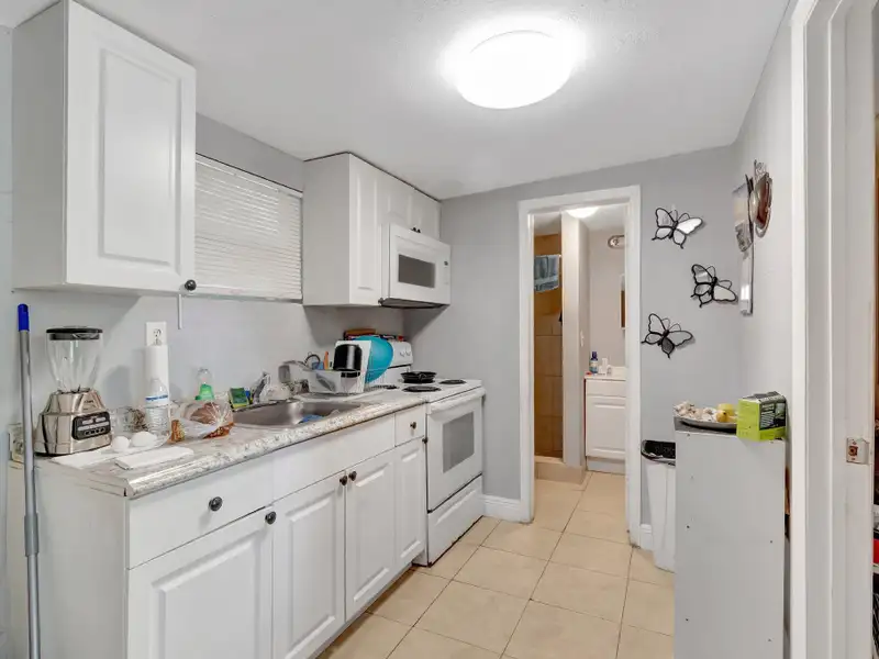 Well-maintained 6-unit Multifamily Property in South Florida with Value-add Potential