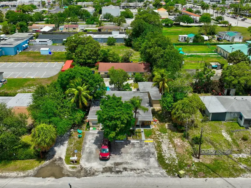 Well-maintained 6-unit Multifamily Property in South Florida with Value-add Potential