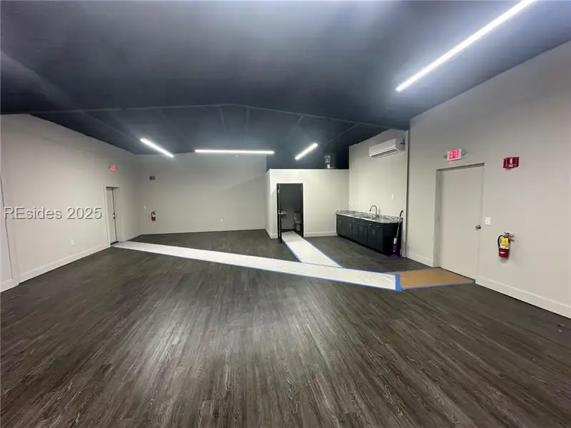 Remodeled 1,120 Sq Ft Warehouse/office Space in North End with Private Entrance