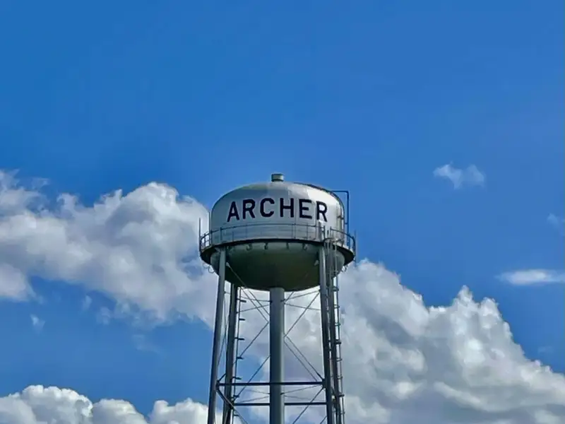 Established Country Grocery Store in Prime Community Location