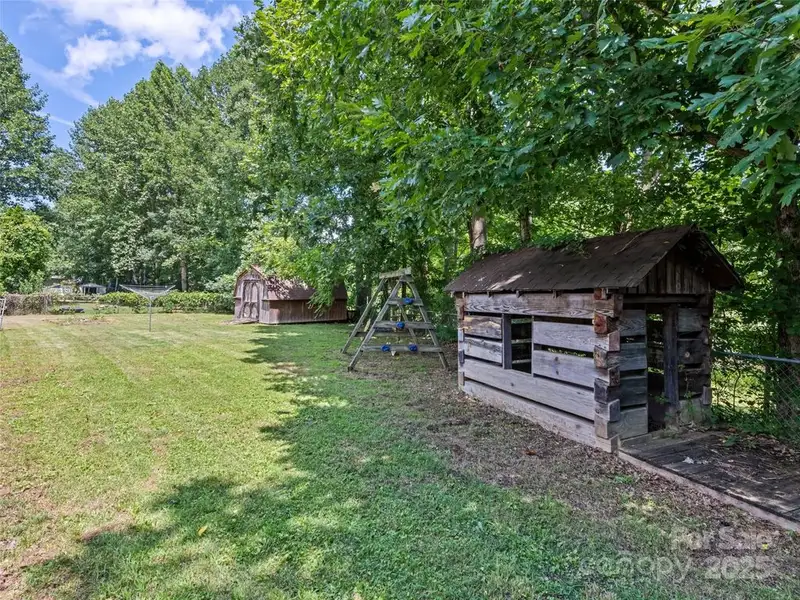 Versatile Commercial/residential Property on Hwy 209 with Ample Parking and Accessibility Features