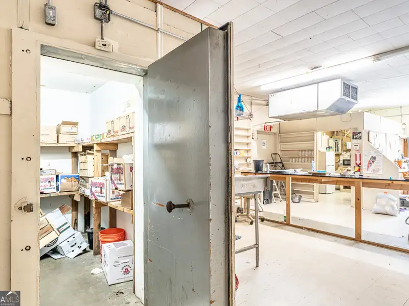 Versatile 4,200+ Sq. Ft. Commercial Building on Busy Highway with Storage and Office Space