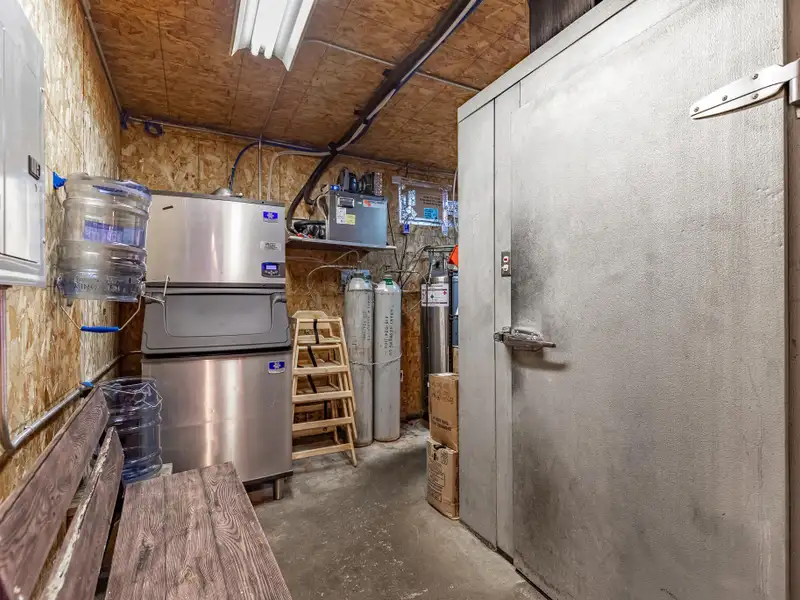 Renovated Commercial Building with Land for Sale in Central Location, Ideal for Restaurant