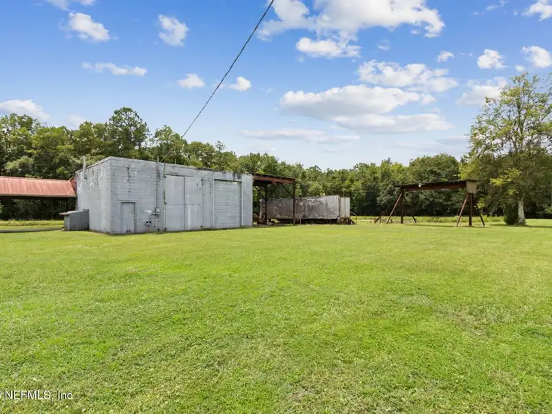 5.04-acre Mixed-use Parcel with Home and Shop in Nassau County