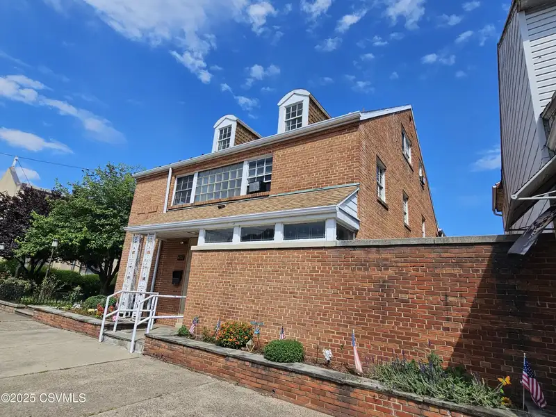 14-unit Residential Building with Shared Facilities and On-site Laundry