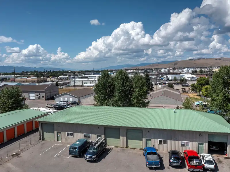 Large 30'x40' Shop with Office and Storage Near N Reserve and Interstate 90