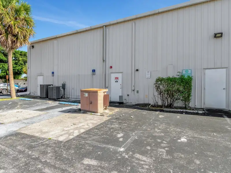 Deerfield Beach Office and Warehouse Space for Lease, 1286 Sq. Ft. Office, 47,604 Sq. Ft. Warehouse