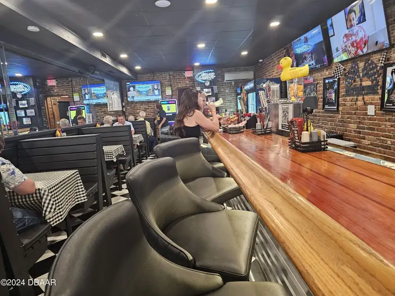 Income-producing Commercial Property on Us 92 Near Daytona Beach
