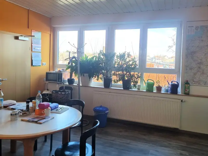 Versatile Commercial Property with Office Space in Established Town, 2,220 M² Lot