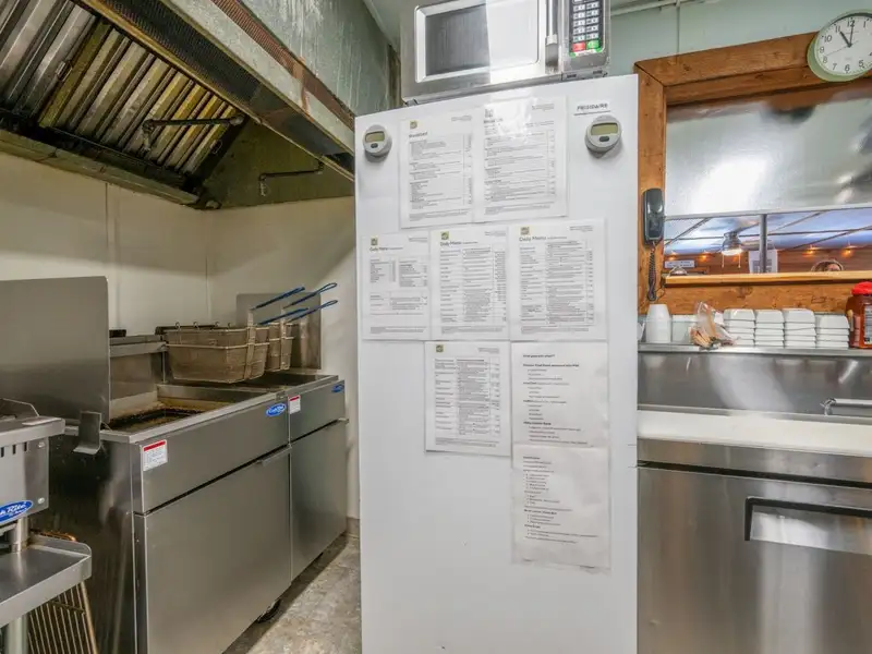 Commercial Restaurant on 3.4 Acres in Parsons, Tn with Highway Frontage and Modern Amenities