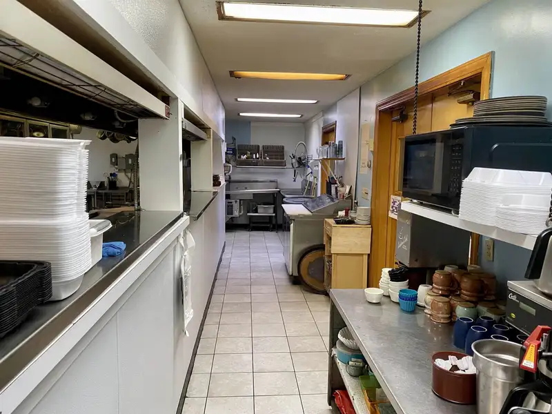 Turnkey Restaurant Opportunity in High-traffic Woodsville/haverhill, Nh with Growth Potential