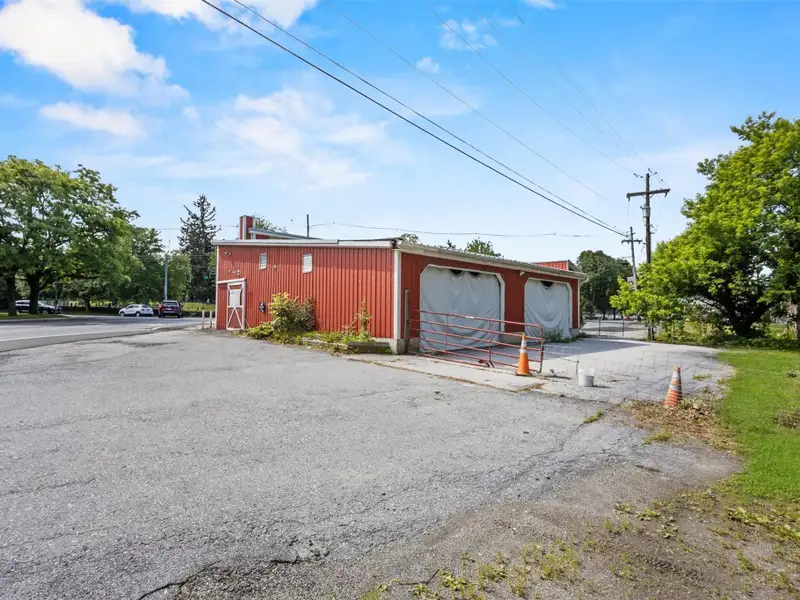 Commercial Retail/warehouse with Charming Colonial Home in High-traffic Corner Location