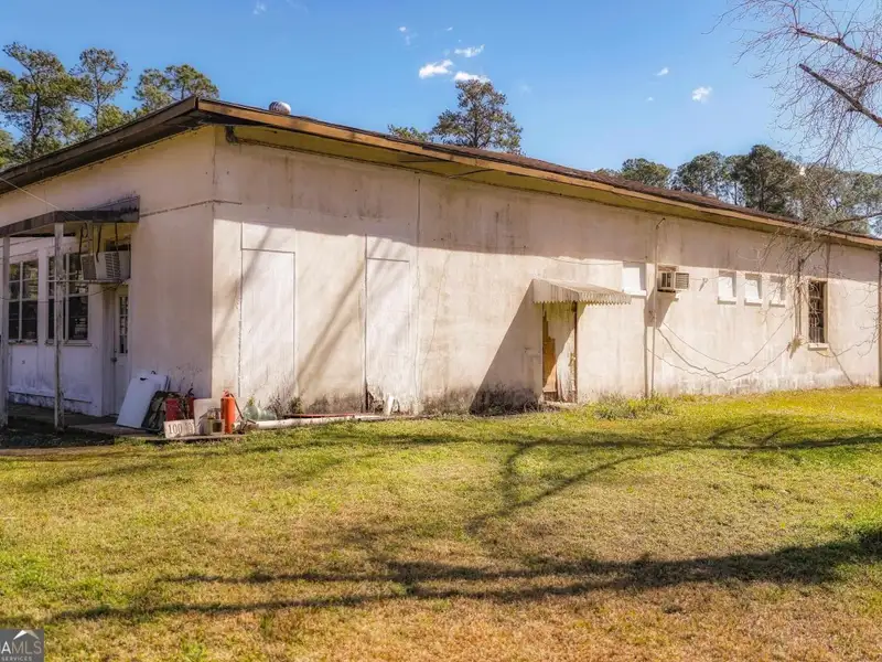 4-acre Commercial Property with Antique Shop and Warehouse on Us Hwy 17, Woodbine