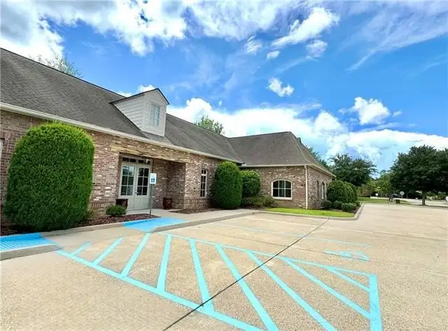 Class a Office Building for Sale or Lease in Prime Highway Commercial Location