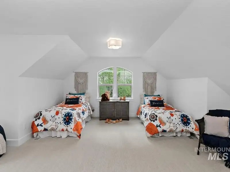 Hilltop Winery and Event Center with Custom Home and 360-degree Views in Eagle, Idaho