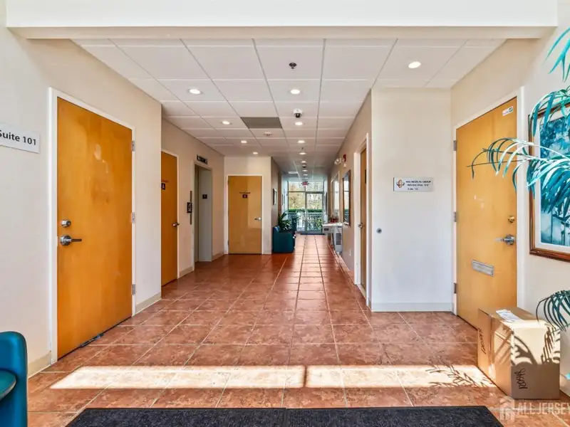 Prime 3,900 Sf Office Space for Lease in Middlesex County's Professional Complex
