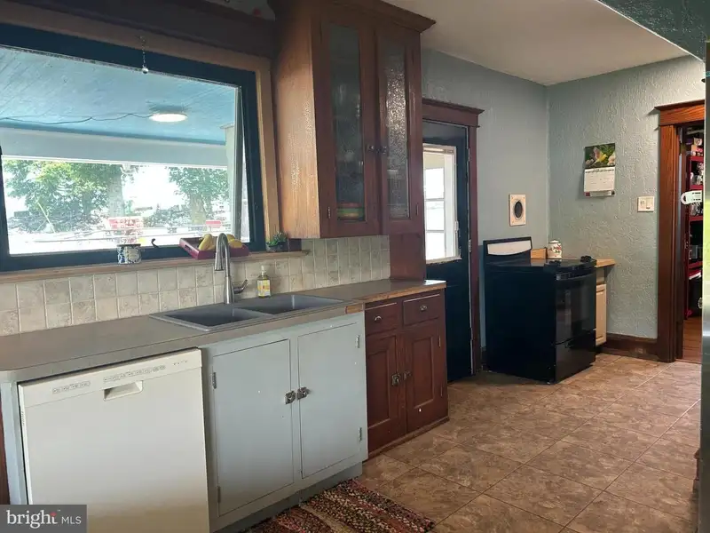 Versatile 4.5-acre Property on Bethlehem Pike with House, Barn, and Office Space