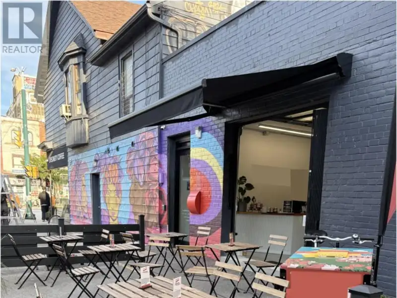 Renovated Boutique Corner Unit at Spadina & Nassau, Near Kensington Market and U of T