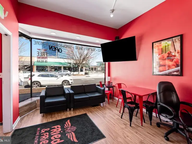 Two Storefronts in Towson: Restaurant and Vacant Space for Lease