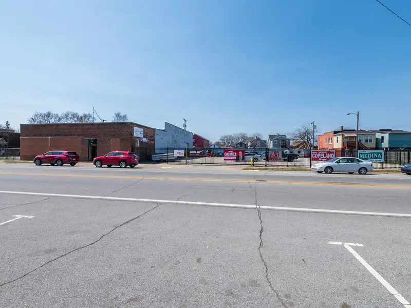 Mixed-use Property with 1-bedroom Apartment in Well-maintained Building