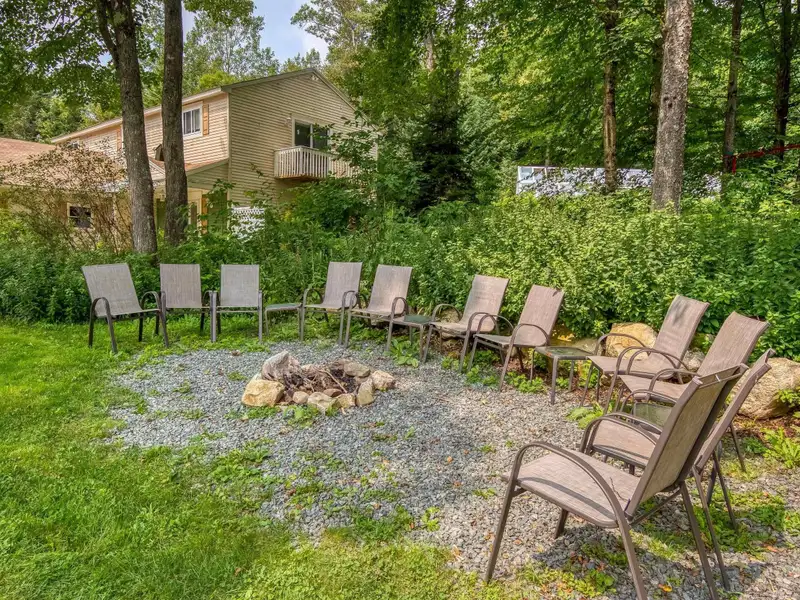 Fully Renovated Inn with 13 Guest Rooms on 5.52 Acres in White Mountains, Nh