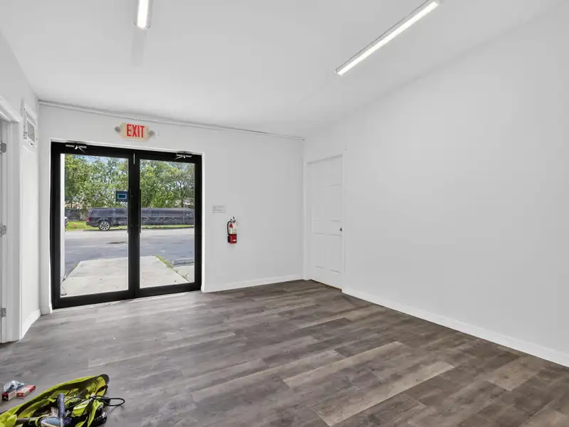 Recently Renovated 2,741 Sf Building Near I-95 with Flexible Use Options