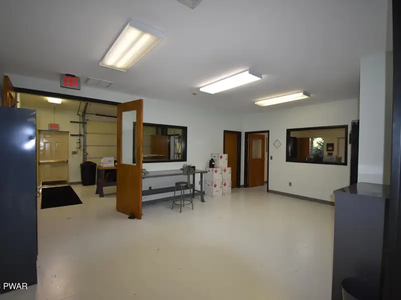 3000 Sq Ft Commercial Building for Lease Near Town with Flexible Space Options