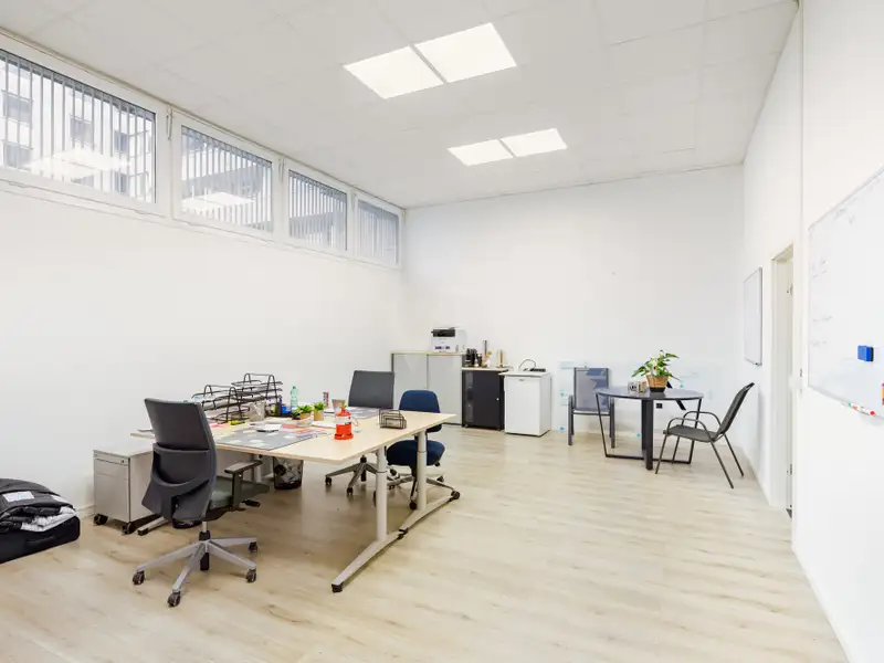 Versatile Commercial Retail Space for Sale in Prime Location with Excellent Accessibility
