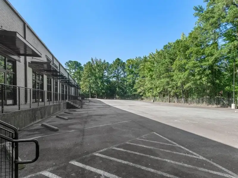 Industrial/flex Building in Prime Atlanta Location with Recent Upgrades and Parking Options