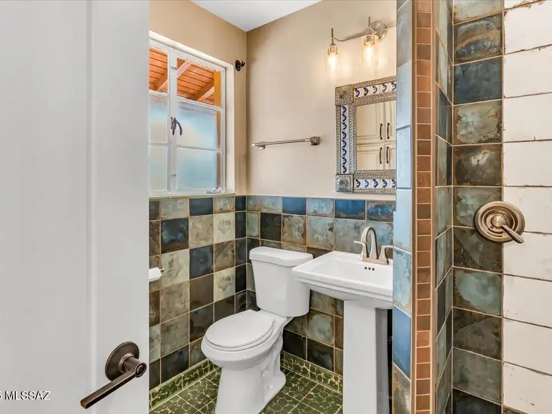 Fully Renovated Multi-family Property in Miramonte Neighborhood with 6 Apartments