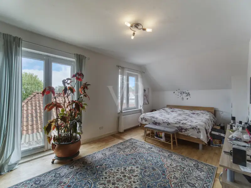 Versatile Residential and Commercial Building with Development Potential in Prime Location