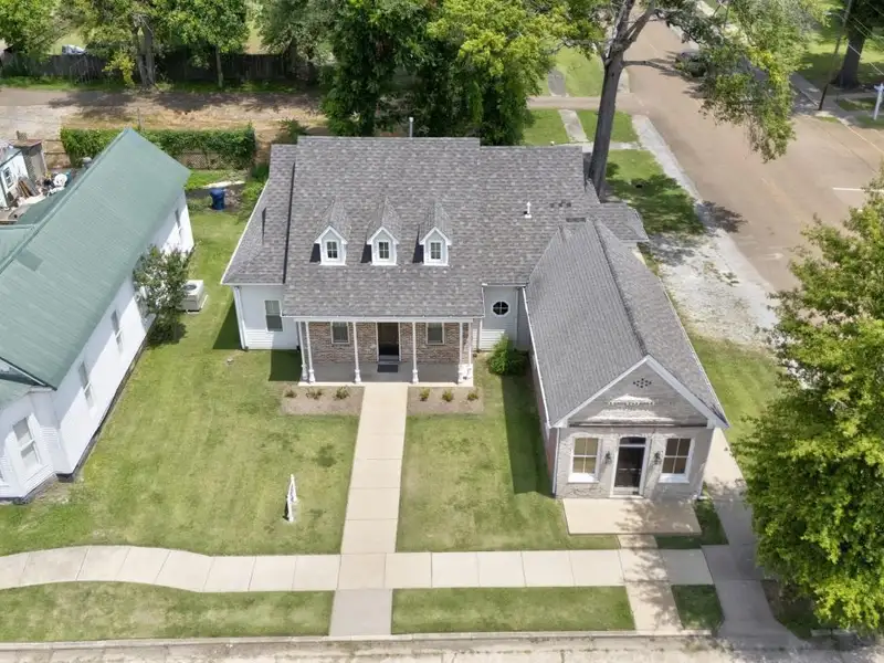 Versatile Office Space with Conference Room and Kitchen in Downtown Tunica